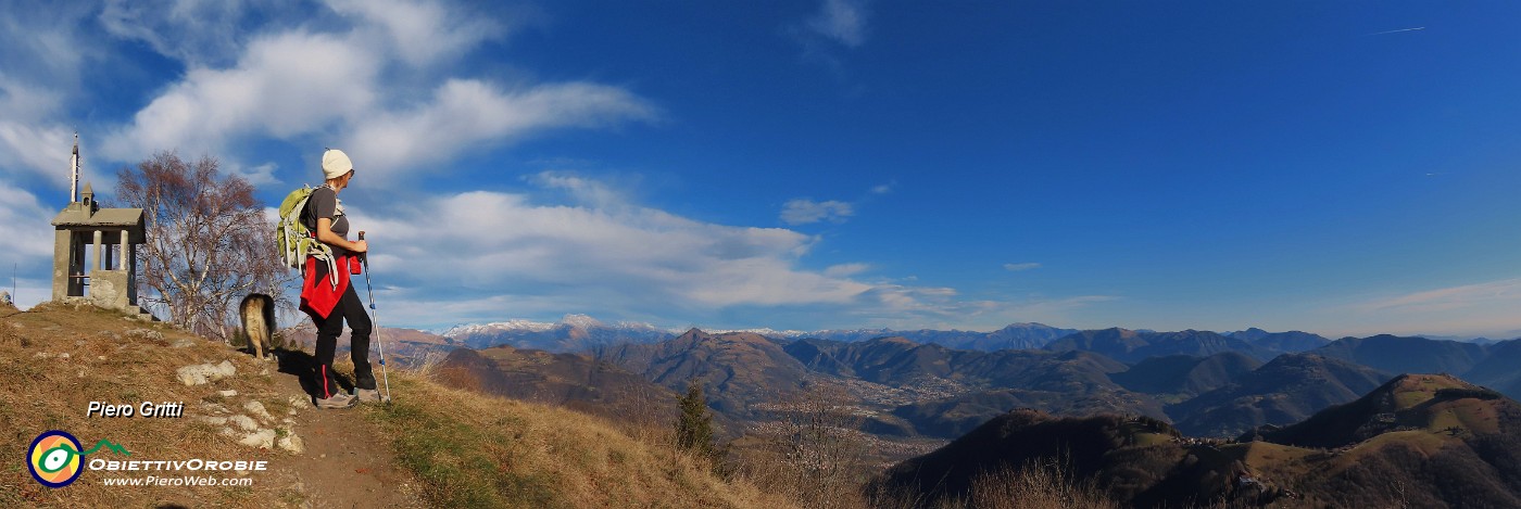 38 Dalla vetta del Poieto (1360 m) bellissima vista sulla Val Seriana e le sue montagne.jpg
